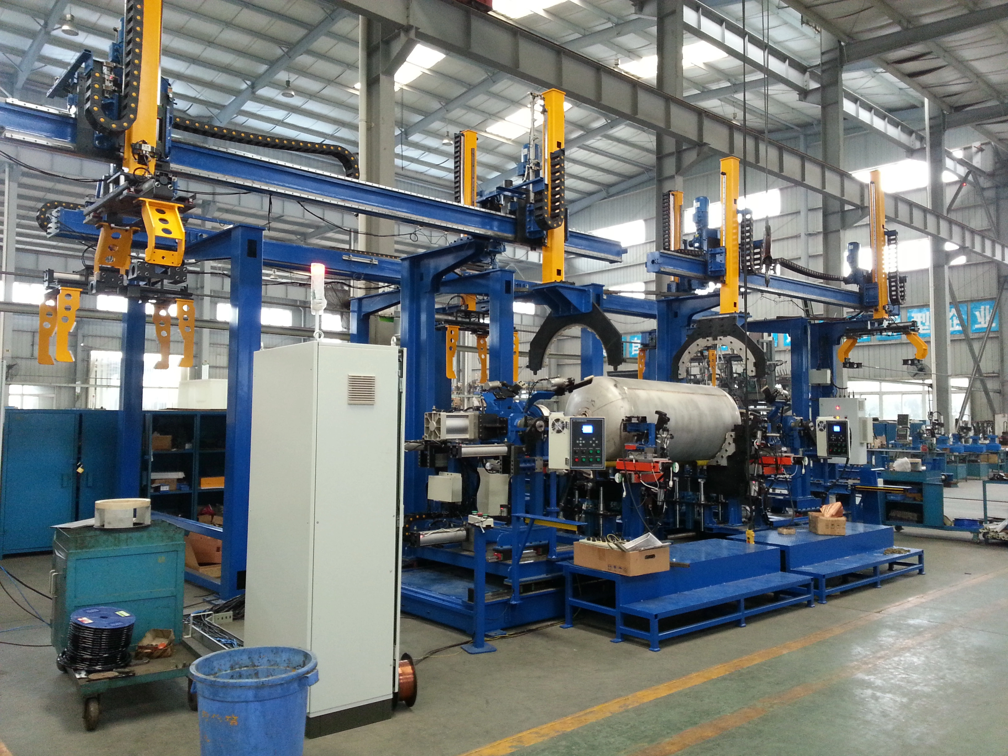 Vehicle-mounted LNG storage tank automatic welding equipment and production line 1