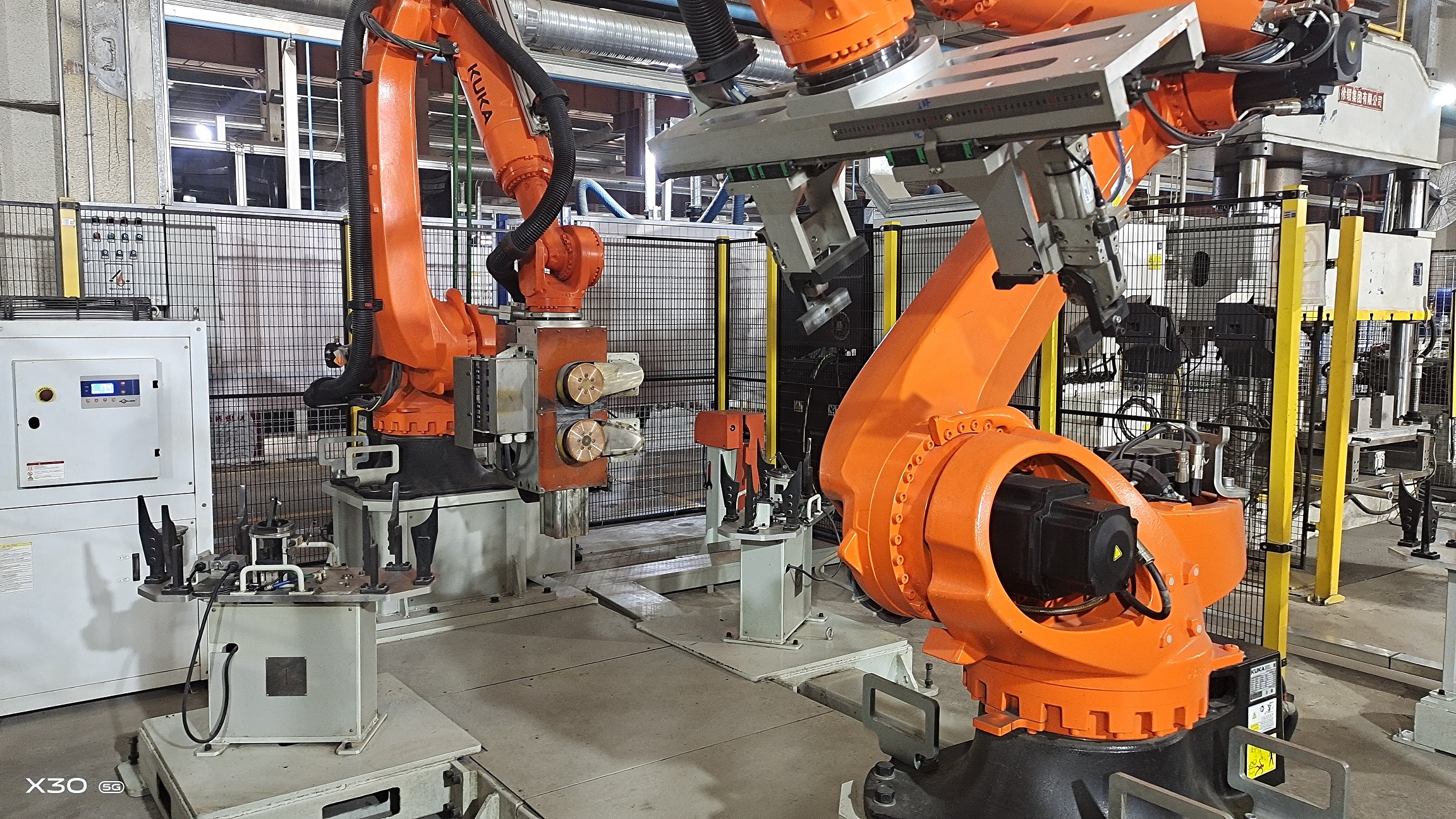 Resistance seam welding robot workstation 1