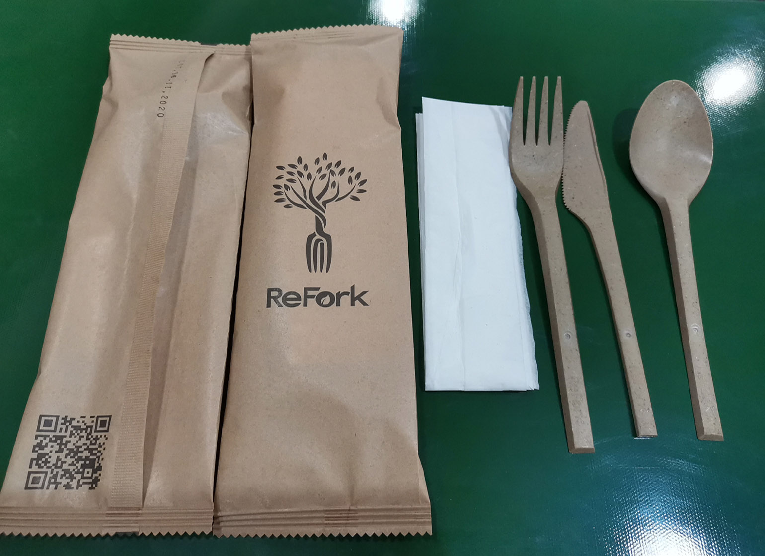 Biodegradable tableware packaging machine 3