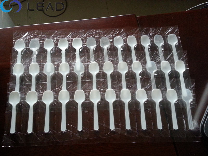 Automatic table spoon packaging machine