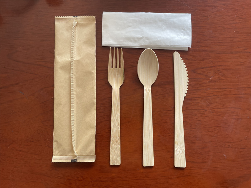Wooden cutlery packaging machine