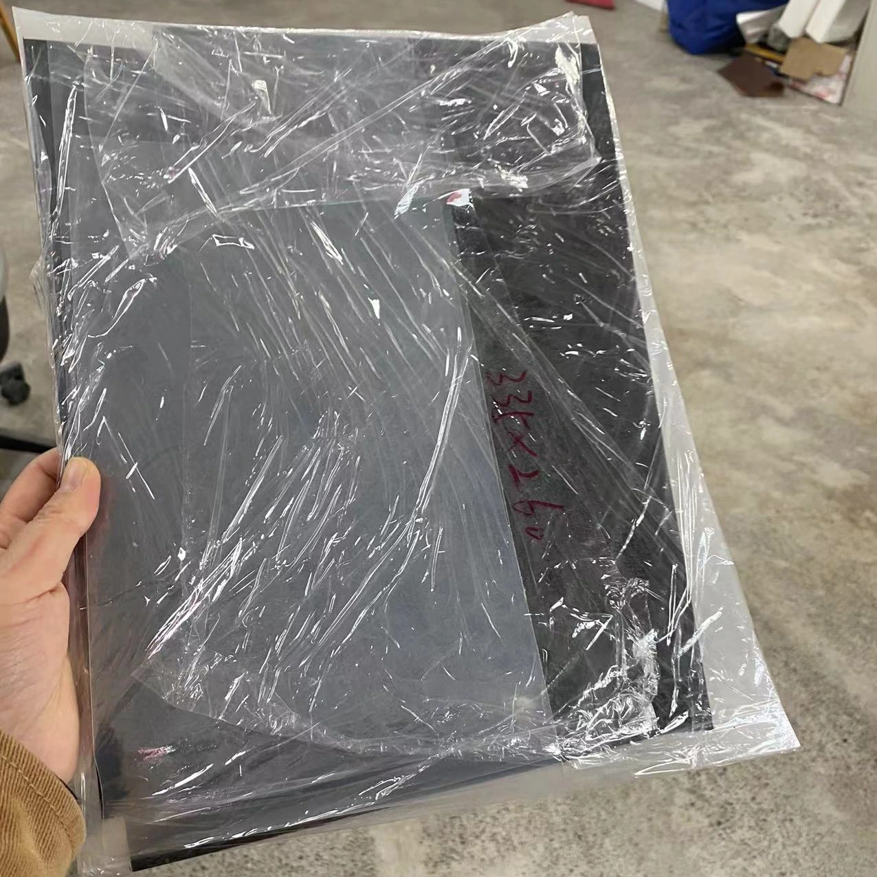 Matériau composite polyamide renforcé de fibres de verre continues pour l'industrie automobile, l'aérospatiale et les appareils électroniques 1