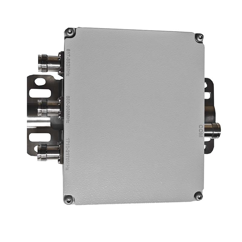 مُجمِّع AMPLITEC CM0621-3D-B لترددات 617 <000000> 900 و2170 ميجاهرتز منخفضة الخسارة 3