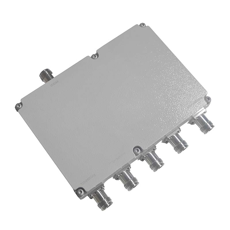 مُجمِّع AMPLITEC CM0727-5D-B لترددات 900/1800 <000000> 2100 و2300 <000000> 2700 ميجاهرتز مع خسارة منخفضة 1