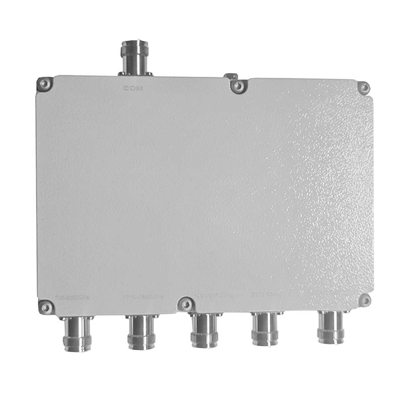 مُجمِّع AMPLITEC CM0727-5D-B لترددات 900/1800 <000000> 2100 و2300 <000000> 2700 ميجاهرتز مع خسارة منخفضة 3