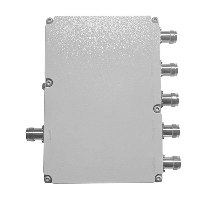 مُجمِّع AMPLITEC CM0727-5D-B لترددات 900/1800 <000000> 2100 و2300 <000000> 2700 ميجاهرتز مع خسارة منخفضة 2