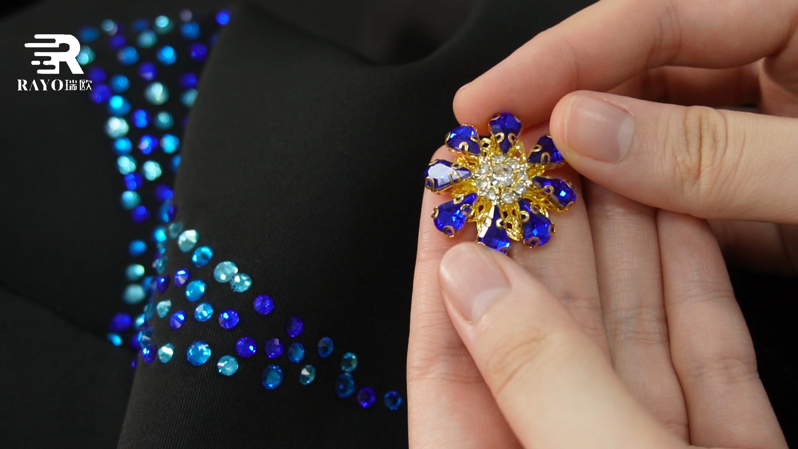 DIY Sewing Accessories Wholesale Luxury Fashion Rhinestone Flower Metal Rhinestone Buttons for Clothing 1