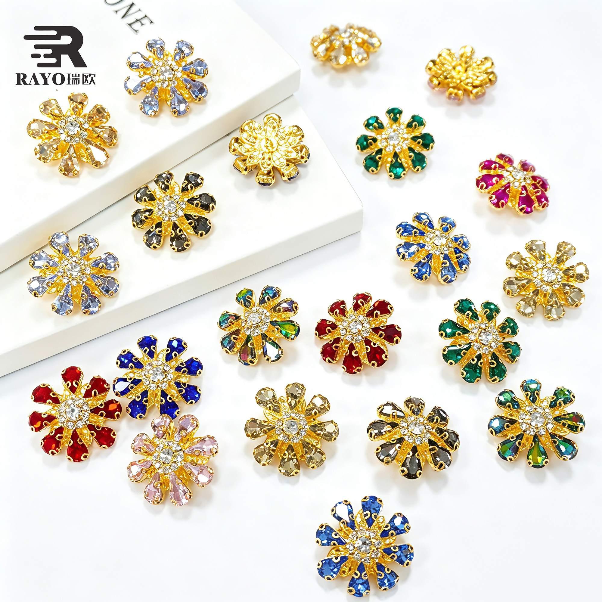 DIY Sewing Accessories Wholesale Luxury Fashion Rhinestone Flower Metal Rhinestone Buttons for Clothing 2