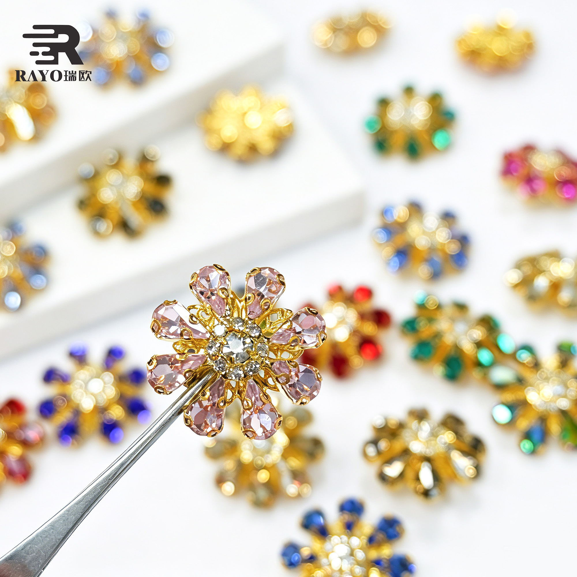 DIY Sewing Accessories Wholesale Luxury Fashion Rhinestone Flower Metal Rhinestone Buttons for Clothing 4