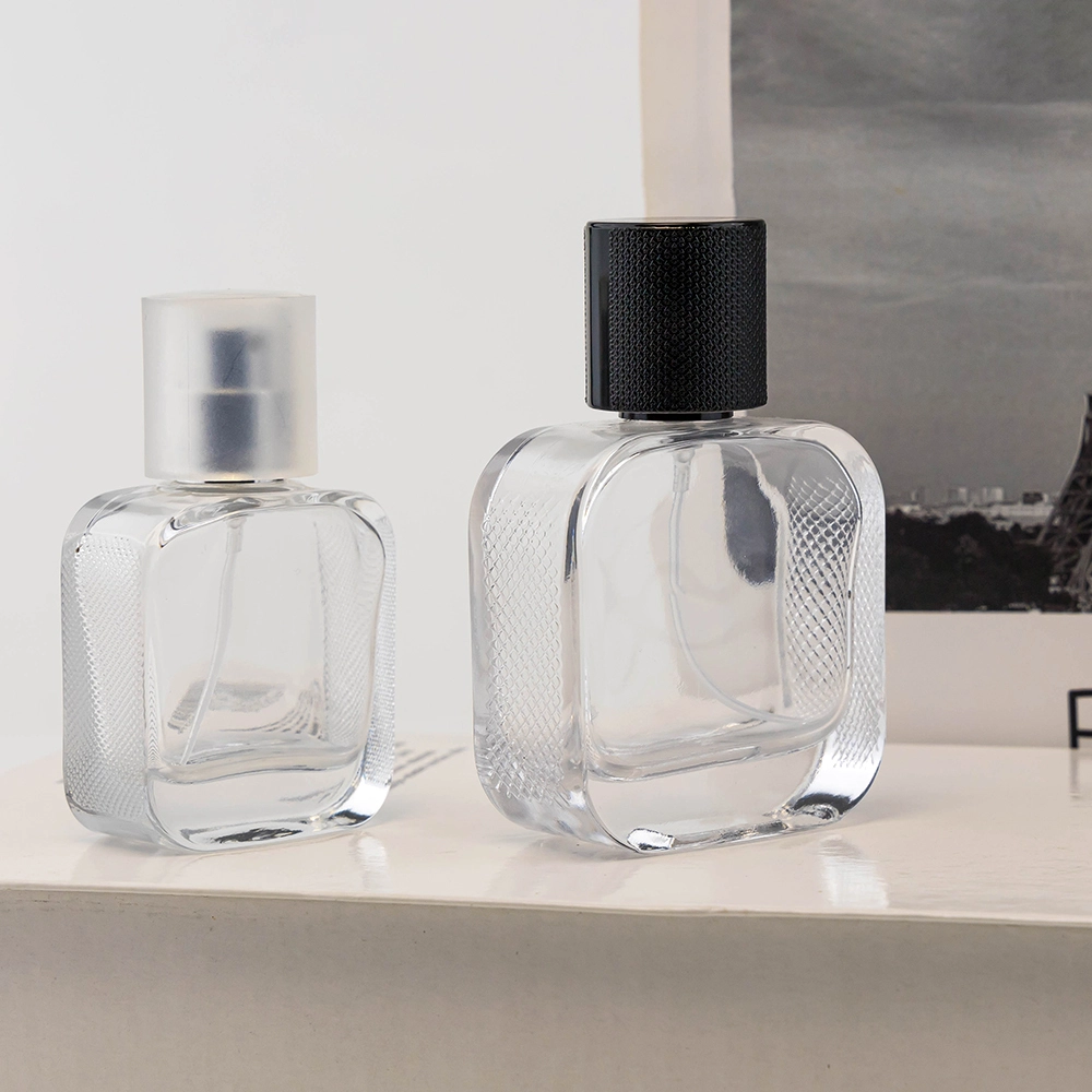 Flacone di profumo quadrato in vetro | 30 ml 50 ml con spruzzatore e tappo argentati BEST-23328 1