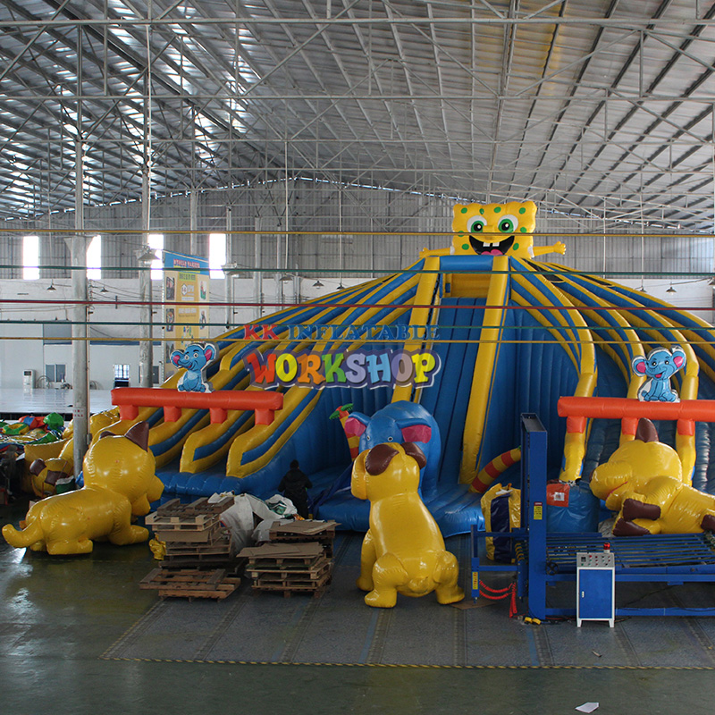 Parque acuático inflable con dibujos de animales y toboganes acuáticos inflables multitobogán. 4