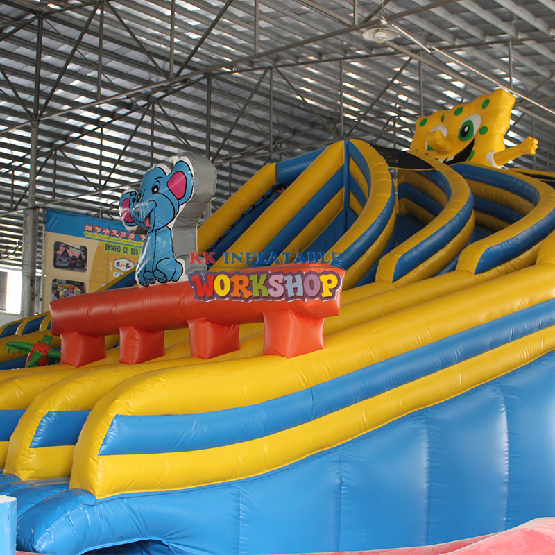Parque acuático inflable con dibujos de animales y toboganes acuáticos inflables multitobogán. 5