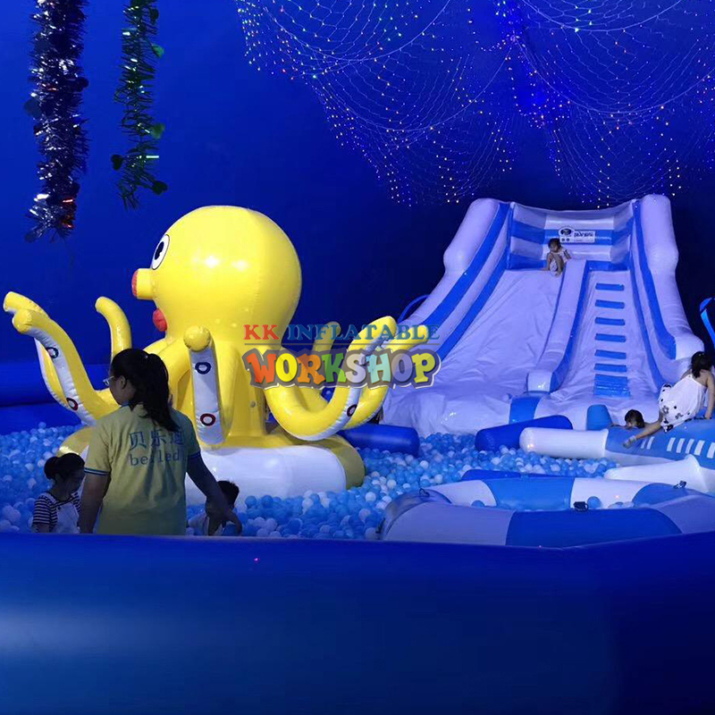 Les baleines façonnent des châteaux gonflables avec toboggans à rebond 4