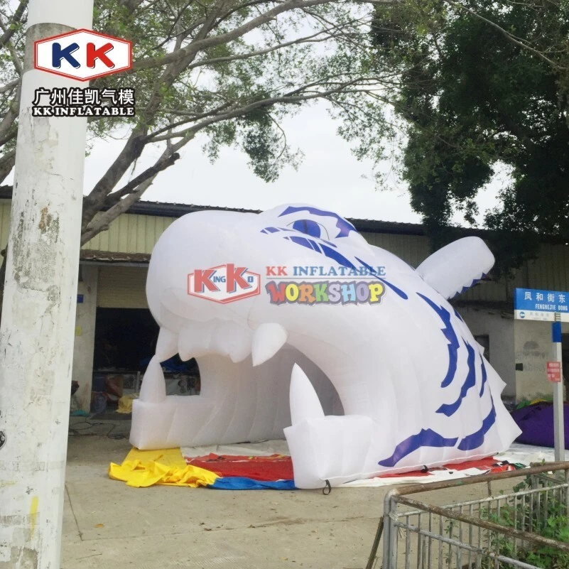 Publicidad del túnel inflable de nylon del tigre 210D, entrada inflable del tigre para el acontecimiento deportivo 1