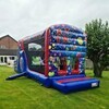 Les cavaliers gonflables de partie de parcours du combattant sautent la maison avec des ventilateurs 3
