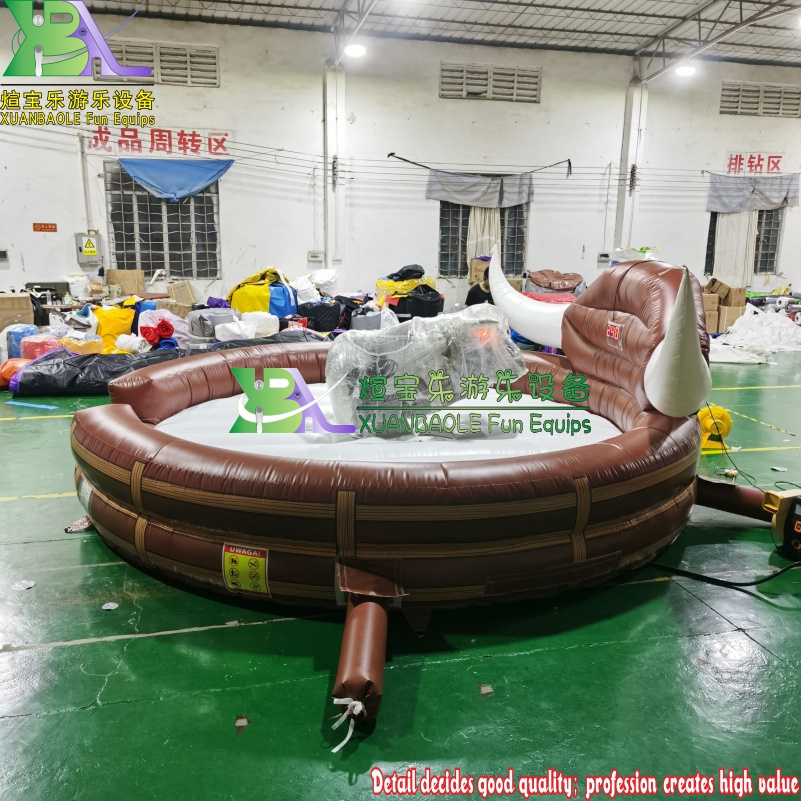 Montar a caballo inflable del toro del rodeo occidental, juego del deporte del carnaval Toro inflable del rodeo del Bronco Bucking 4