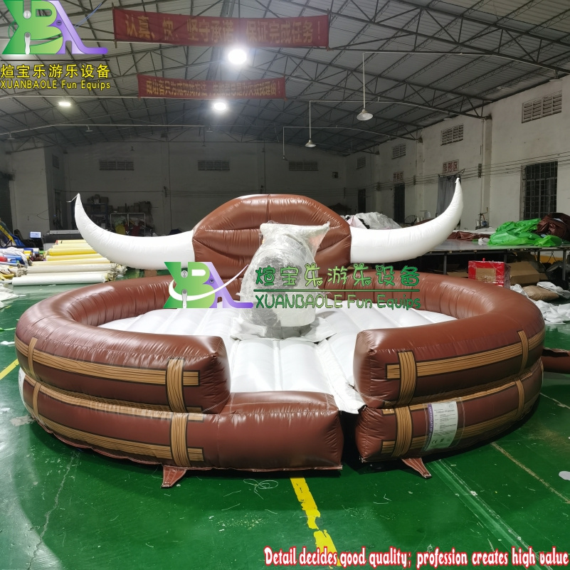 Montar a caballo inflable del toro del rodeo occidental, juego del deporte del carnaval Toro inflable del rodeo del Bronco Bucking 3