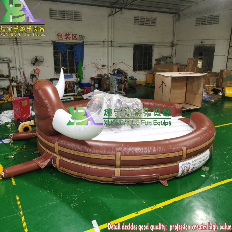 Montar a caballo inflable del toro del rodeo occidental, juego del deporte del carnaval Toro inflable del rodeo del Bronco Bucking 5