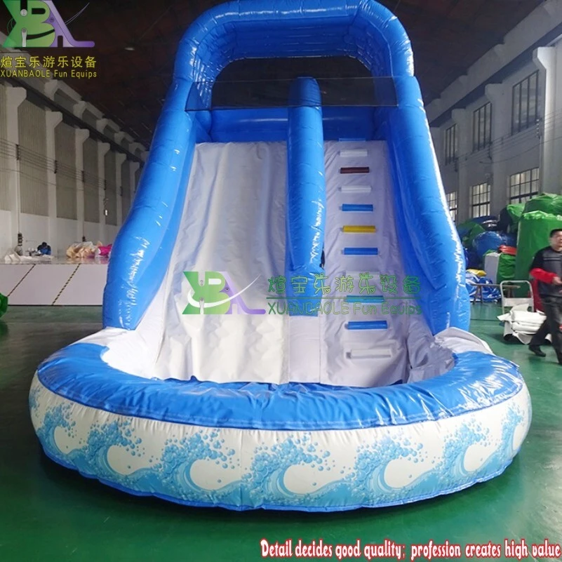 Mini toboggan gonflable compact bleu et blanc sur mesure pour jardins confortables 1