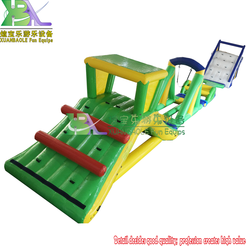 Parque acuático inflable flotante verde y amarillo con juegos de pista de obstáculos 6