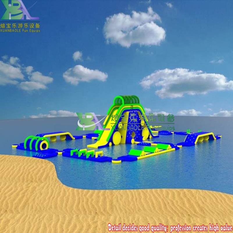 Parque acuático inflable flotante junto a la playa para adultos 2