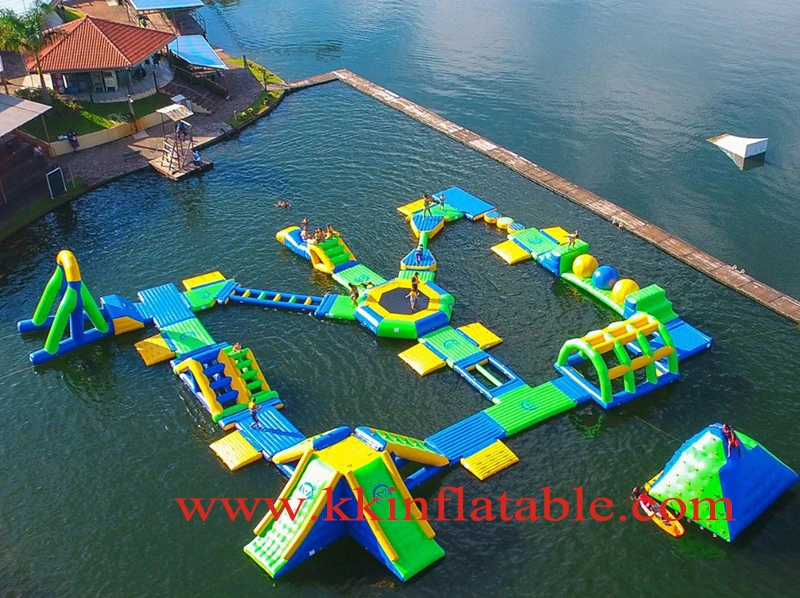 Adult & Parque acuático de deportes deportivos flotantes inflables para niños en aguas costeras 1