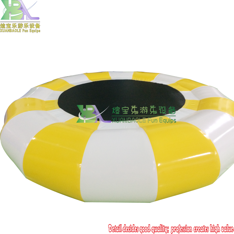 Trampolín de agua inflable a rayas amarillas - blancas para actividades de parque acuático 5