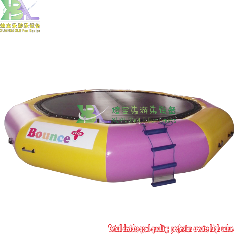 Trampolín de agua inflable a rayas amarillas - blancas para actividades de parque acuático 3