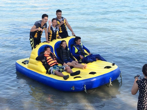 Multi - Seat Inflatable Towable Shoes, Flying Towable Sofa Speedboat Pull, Lake Sport Inflatable Raft 1