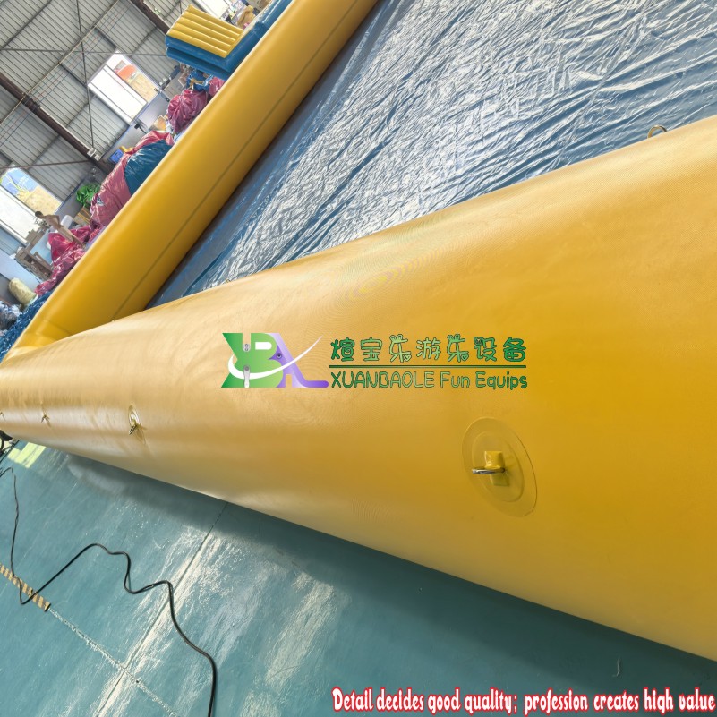Piscina inflable rectangular amarilla para eventos en el patio trasero 6