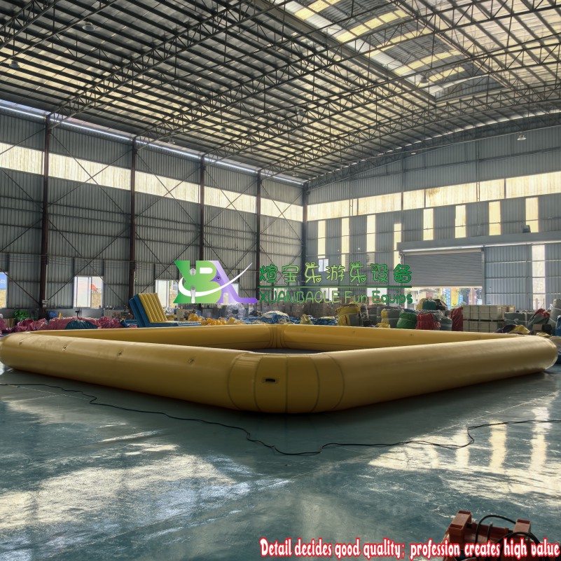 Piscina inflable rectangular amarilla para eventos en el patio trasero 4