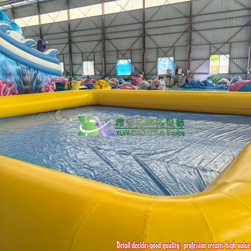 Piscina inflable rectangular amarilla para eventos en el patio trasero 3
