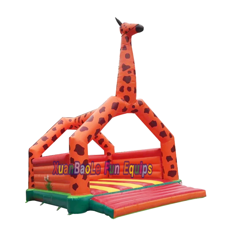Castillo hinchable con forma de jirafa marrón anaranjada con manchas, ideal para niños. 1