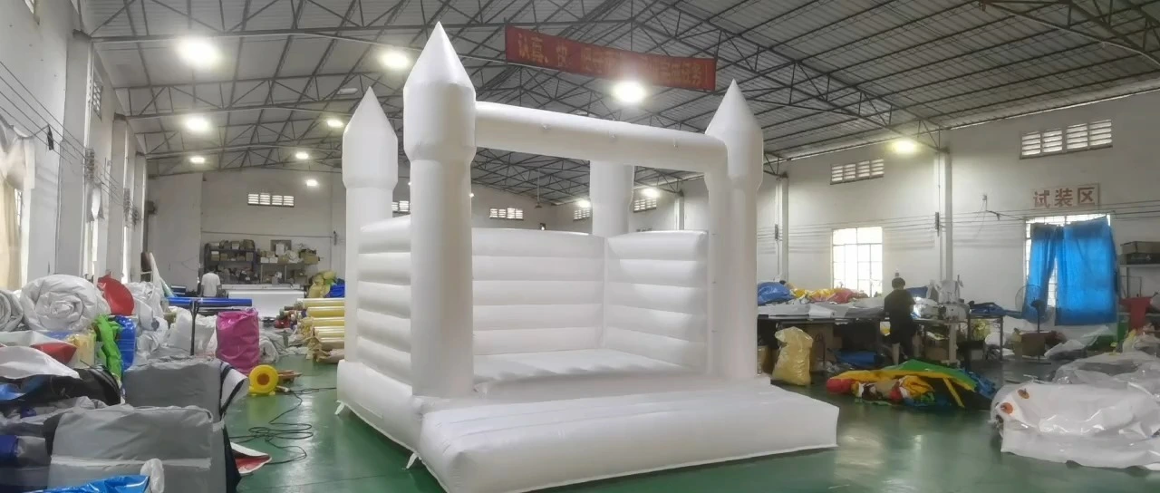 White Inflatable Bouncy Castle for Wedding & Party Events – Inflatable Jumping Castle 1