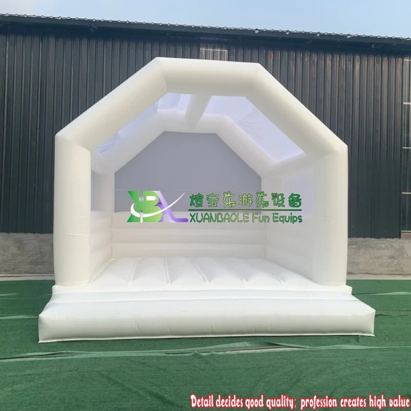 Château gonflable blanc pour mariage 1