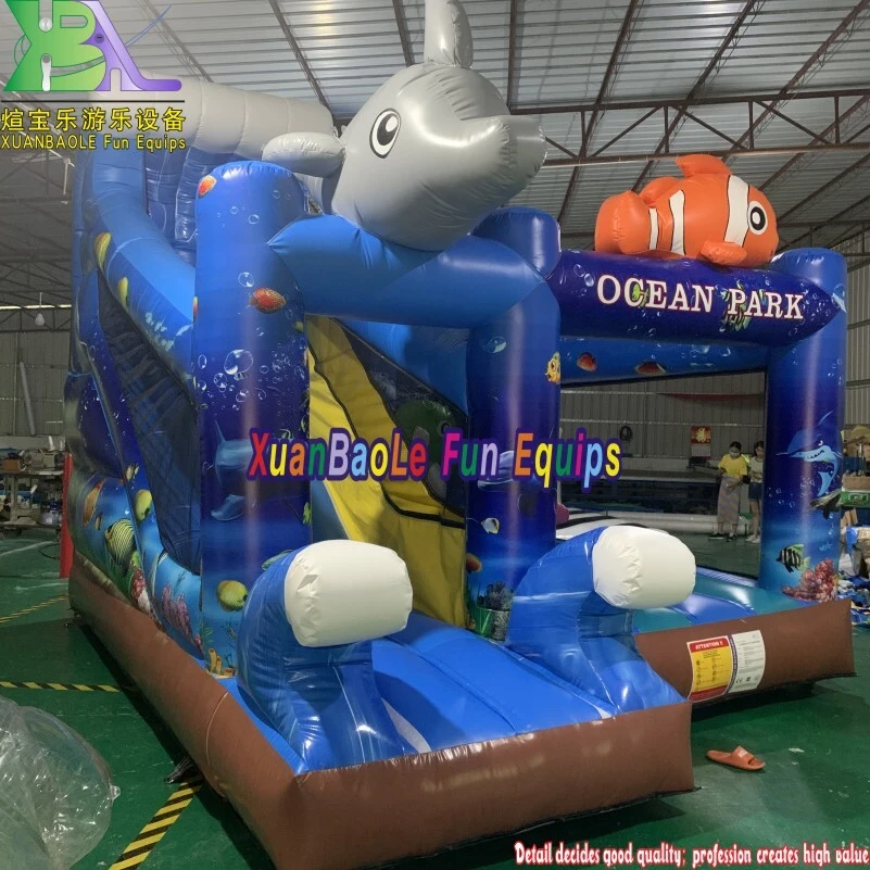 Château gonflable sur le thème de l'océan avec toboggans | Combinaison gonflable dauphin et poisson-clown 1