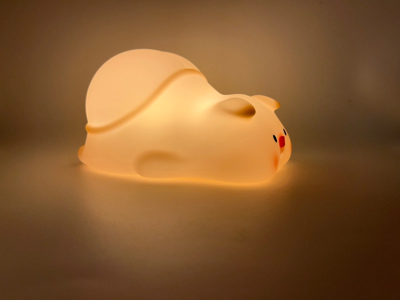 Silicone Shy pig patting the lamp USB version 1