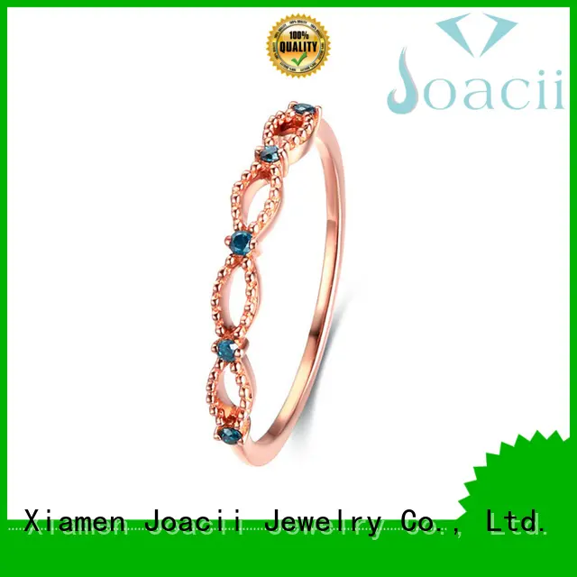 graceful blue diamond ring design for wife 1