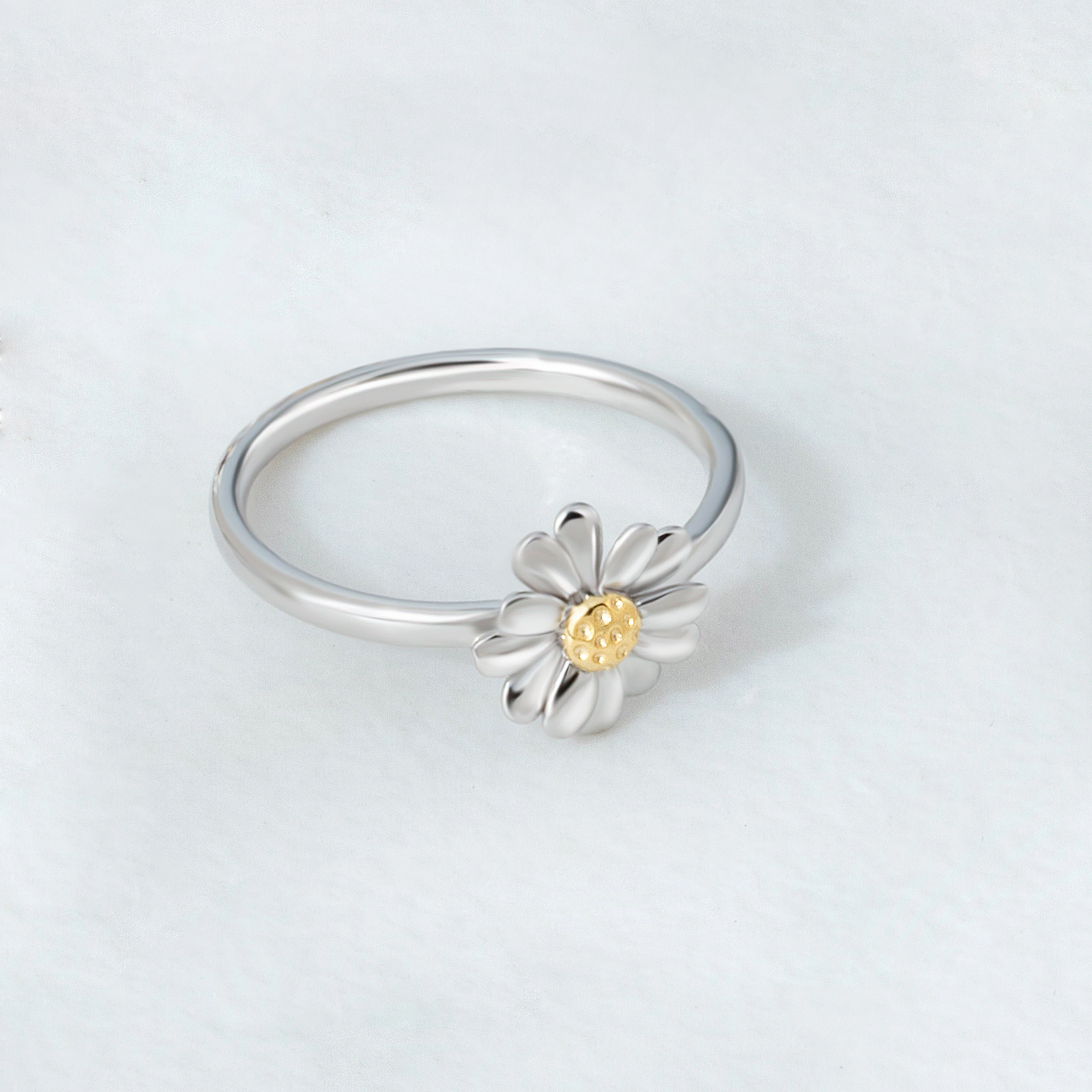 Daisy Bloom Flower Ring 1