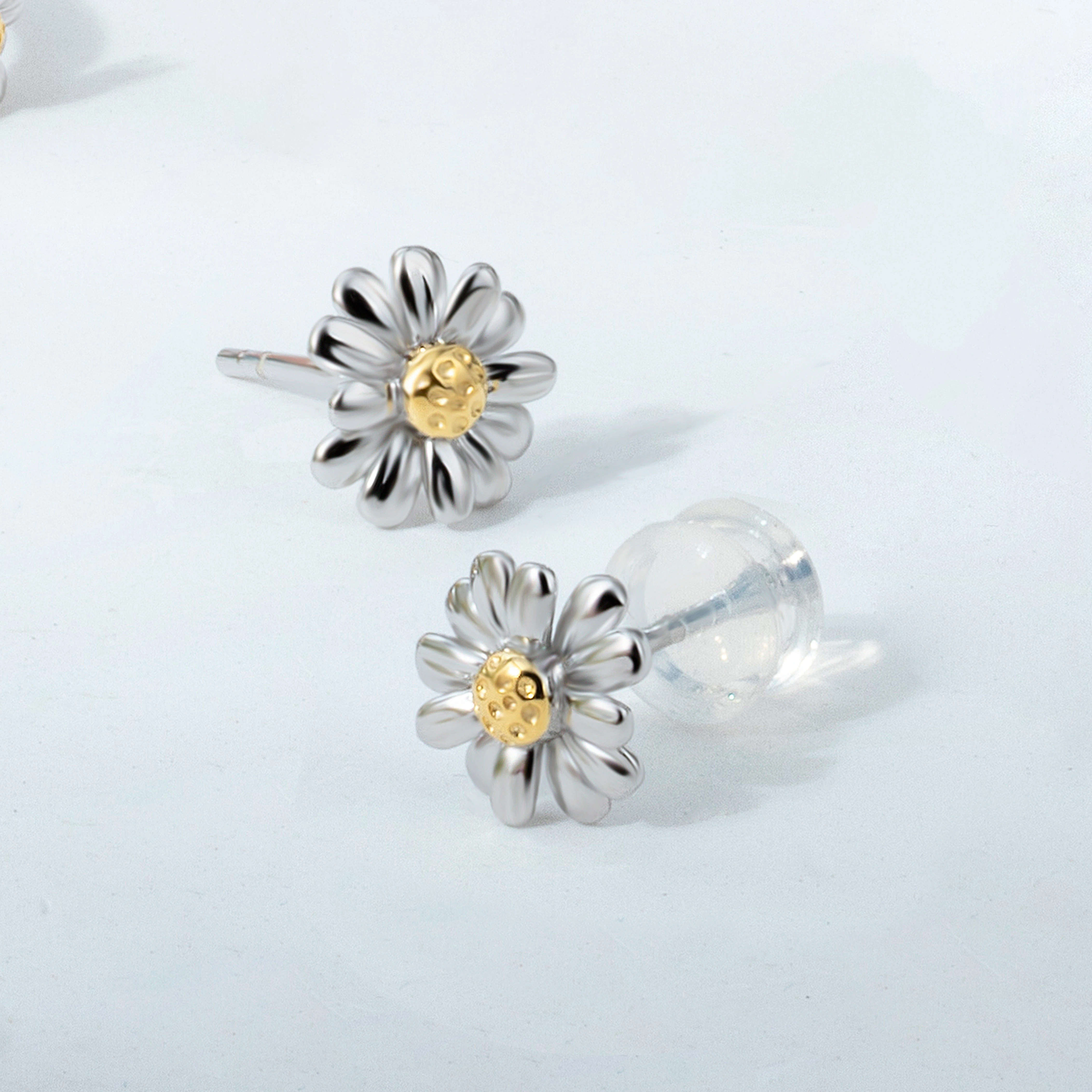 Daisy Bloom Flower Stud Earring 1
