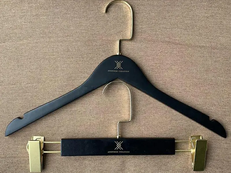 Shirt Hanger In White 1