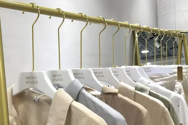 Wholesale men's clothes hangers manufacturers 5