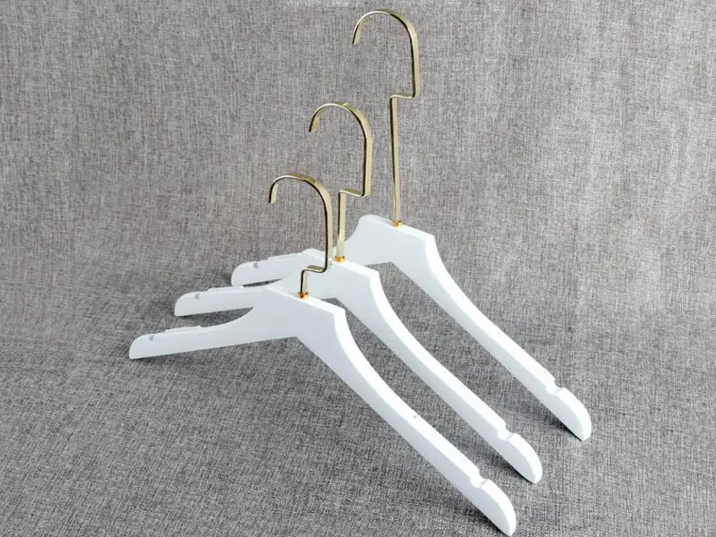 Small Wooden Hangers PRODUCTS Wholesale - LEEVANS 4