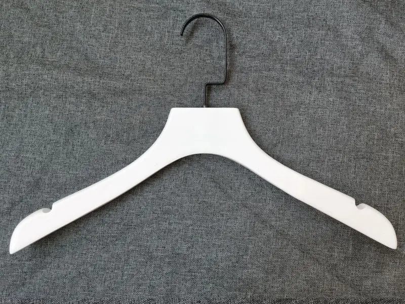 Small Wooden Hangers PRODUCTS Wholesale - LEEVANS 2