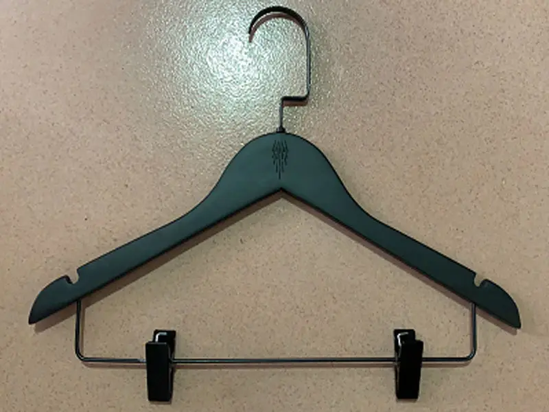 Wooden Hanger Clips FOB PRODUCTS Wholesale - LEEVANS 4