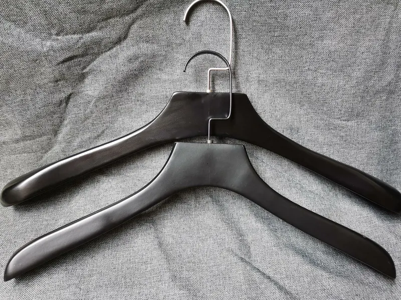 Quality Wooden Hangers by LEEVANS 2