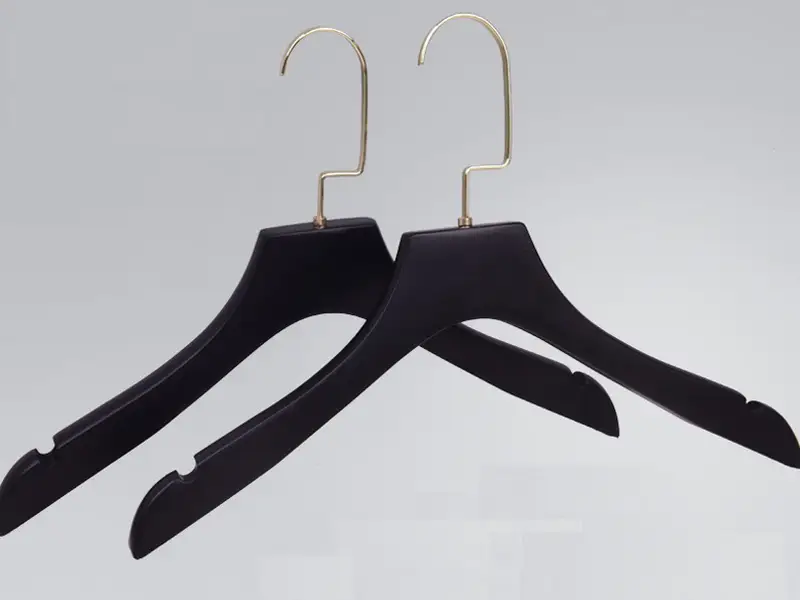 Black Top Hanger With 30mm Thickness On Shoulder 1
