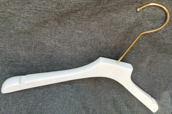 Wholesale luxury clothes hangers factory 5