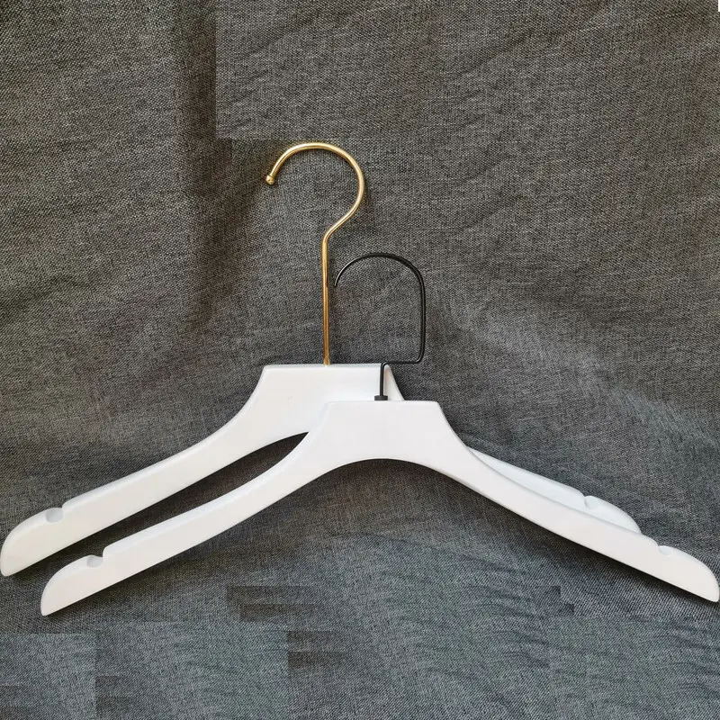 Wholesale luxury clothes hangers factory 2