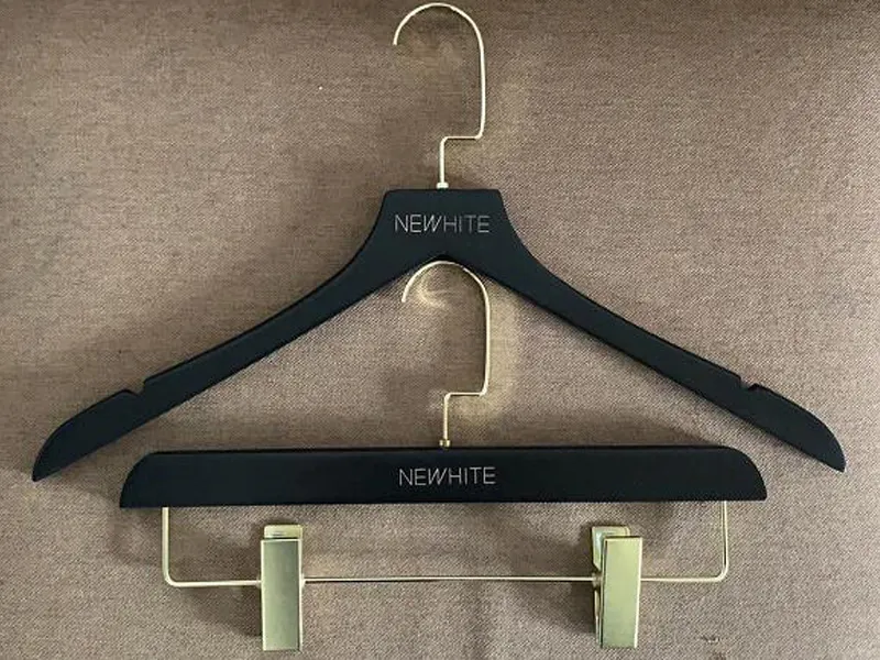 Black Wooden Hangers Wooden PRODUCTS Wholesale - LEEVANS 4